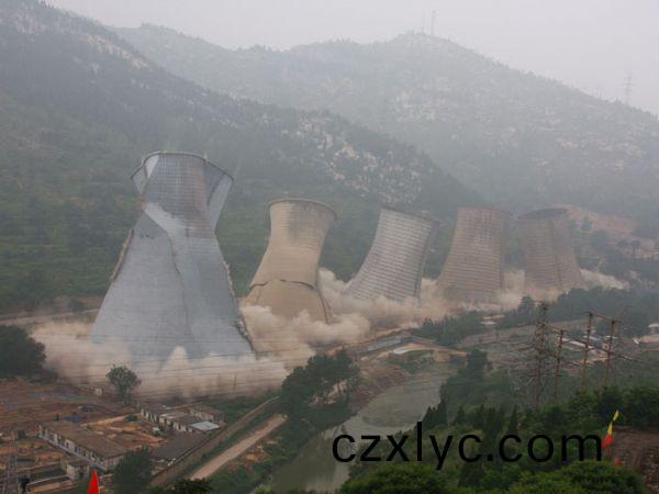 萊蕪(wu)髮(fa)電廠(chǎng)(chang)水墖爆(bao)破拆除工(gong)程