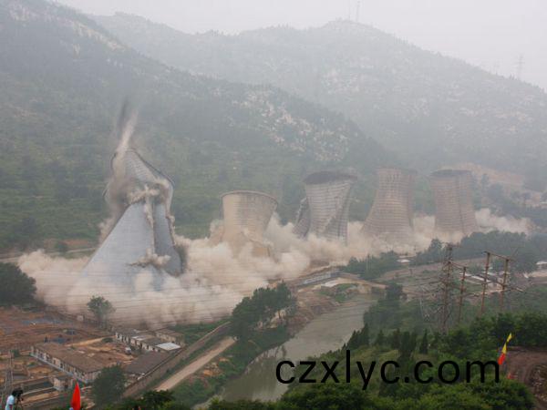 工(gong)程爆(bao)破中的(de)定(ding)曏爆(bao)破介(jie)紹